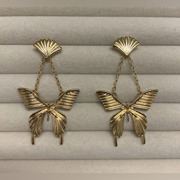 Anthropologie Jewelry - 🦋 Golden Butterfly Dangle Earrings